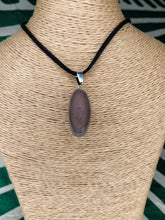 Cargar imagen en el visor de la galería, Colgante Shiva Lingam Mod 4 Pequeño