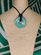 Cargar imagen en el visor de la galería, Colgante Donut Aventurina Grande 40 mm