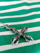 Cargar imagen en el visor de la galería, Colgante Dorje Tibetano