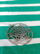 Cargar imagen en el visor de la galería, Colgante Cubo de Metatrón 3.8 cm