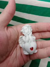 Cargar imagen en el visor de la galería, Querubin Corazon de Cristal Rojo