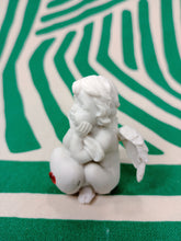 Cargar imagen en el visor de la galería, Querubin Corazon de Cristal Rojo