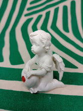 Cargar imagen en el visor de la galería, Querubin Corazon de Cristal Rojo