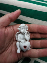 Cargar imagen en el visor de la galería, Querubin Corazon de Cristal Rojo
