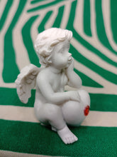 Cargar imagen en el visor de la galería, Querubin Corazon de Cristal Rojo