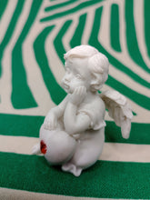 Cargar imagen en el visor de la galería, Querubin Corazon de Cristal Rojo