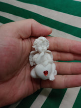 Cargar imagen en el visor de la galería, Querubin Corazon de Cristal Rojo