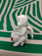 Cargar imagen en el visor de la galería, Querubin Corazon de Cristal Rojo