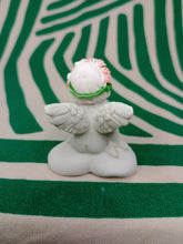 Cargar imagen en el visor de la galería, Querubin sentado con Rosas