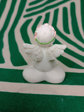 Cargar imagen en el visor de la galería, Querubin sentado con Rosas