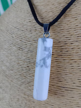 Cargar imagen en el visor de la galería, Colgante Cilíndrico Howlita Mod 3