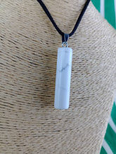 Cargar imagen en el visor de la galería, Colgante Cilíndrico Howlita Mod 4