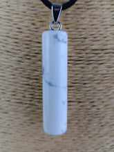 Cargar imagen en el visor de la galería, Colgante Cilíndrico Howlita Mod 1