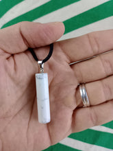 Cargar imagen en el visor de la galería, Colgante Cilíndrico Howlita Mod 1