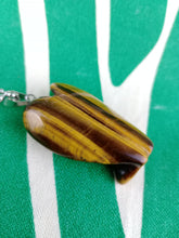 Cargar imagen en el visor de la galería, Colgante Ojo Tigre Ángel Mod. 2