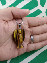 Cargar imagen en el visor de la galería, Colgante Ojo Tigre Ángel Mod. 2