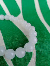 Cargar imagen en el visor de la galería, Pulsera Elástica Jade Blanco 8 mm