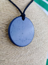 Cargar imagen en el visor de la galería, Colgante Shunguita / Shunguita Circulo 5 cm