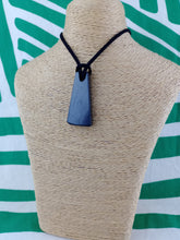Cargar imagen en el visor de la galería, Colgante Shunguita Trapezoide (Conexion con lo divino)
