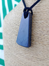 Cargar imagen en el visor de la galería, Colgante Shunguita Trapezoide (Conexion con lo divino)