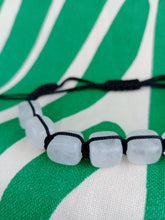 Cargar imagen en el visor de la galería, Pulsera Macrame Rodado Cuarzo Cristal