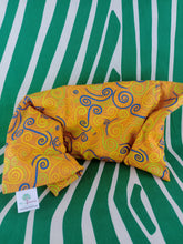 Cargar imagen en el visor de la galería, Cojin Semillas Modelo Naranja