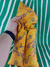 Cargar imagen en el visor de la galería, Cojin Semillas Modelo Naranja