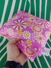 Cargar imagen en el visor de la galería, Cojin Semillas Modelo Rosa