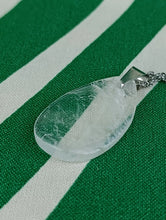 Cargar imagen en el visor de la galería, Colgante Cuarzo Cristal Huevo Mod 3