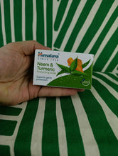 Cargar imagen en el visor de la galería, Pastilla de Jabon Curcuma y Neem 75 grs