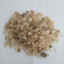 Cargar imagen en el visor de la galería, Copal en grano (incienso natural) 50 grs