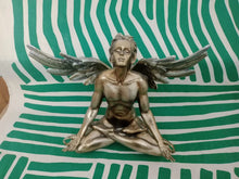 Cargar imagen en el visor de la galería, Figura Angel Masculino Dorado
