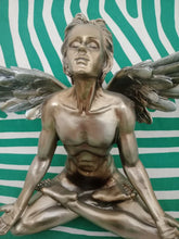 Cargar imagen en el visor de la galería, Figura Angel Masculino Dorado
