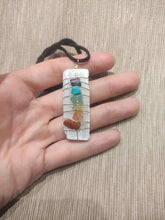 Cargar imagen en el visor de la galería, Colgante Selenita Chakras
