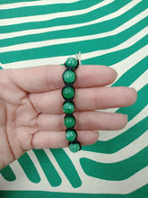 Cargar imagen en el visor de la galería, Pulsera Macrame de Esmeralda 8 mm

