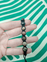 Cargar imagen en el visor de la galería, Pulsera Macrame de Rodonita 8 mm
