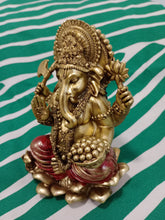 Cargar imagen en el visor de la galería, Ganesha Dorada y Roja
