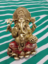Cargar imagen en el visor de la galería, Ganesha Dorada y Roja

