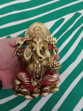 Cargar imagen en el visor de la galería, Ganesha Dorada y Roja

