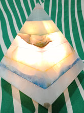 Cargar imagen en el visor de la galería, Lampara Onix Piramide Mod 1
