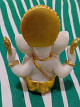 Cargar imagen en el visor de la galería, Ganesha Beige y Dorada

