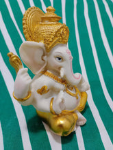 Cargar imagen en el visor de la galería, Ganesha Beige y Dorada

