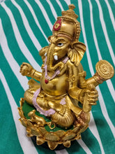Cargar imagen en el visor de la galería, Ganesha Dorada Destructor

