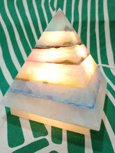 Cargar imagen en el visor de la galería, Lampara Onix Piramide Mod 2
