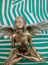 Cargar imagen en el visor de la galería, Figura Angel Femenino Dorado
