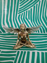 Cargar imagen en el visor de la galería, Figura Angel Femenino Dorado
