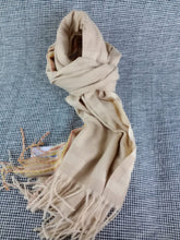 Cargar imagen en el visor de la galería, Pañuelo Grueso Espirales Beige
