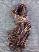 Cargar imagen en el visor de la galería, Pañuelo Perros Chocolate Doble Dibujo
