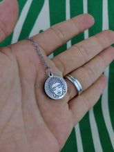 Cargar imagen en el visor de la galería, Colgante Shunguita Buda Acero inoxidable
