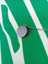 Cargar imagen en el visor de la galería, Colgante Shunguita Buda Acero inoxidable
